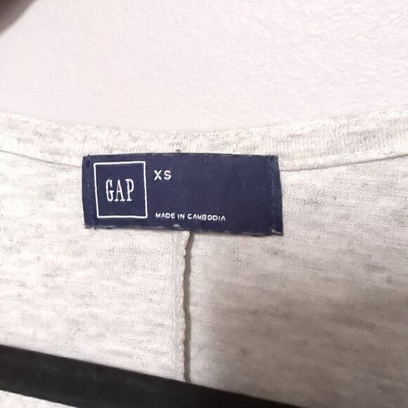 GAP Gray Cap Sleeve Blouse - Picture 4 of 6